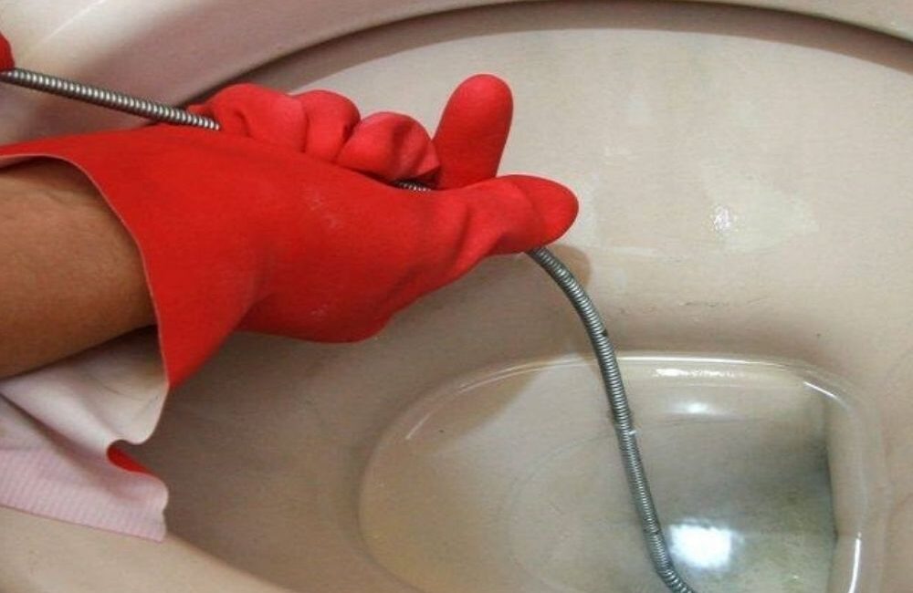 Rei das Desentupidoras em Curitiba PR - Desentupimento de esgoto, pias, ralos, vasos, caixas gordura, Hidrojateamento, Caça Vazamentos