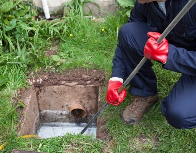 Rei das Desentupidoras em Curitiba PR - Desentupimento de esgoto, pias, ralos, vasos, caixas gordura, Hidrojateamento, Caça Vazamentos