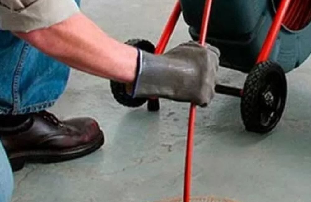 Rei das Desentupidoras em Curitiba PR - Desentupimento de esgoto, pias, ralos, vasos, caixas gordura, Hidrojateamento, Caça Vazamentos