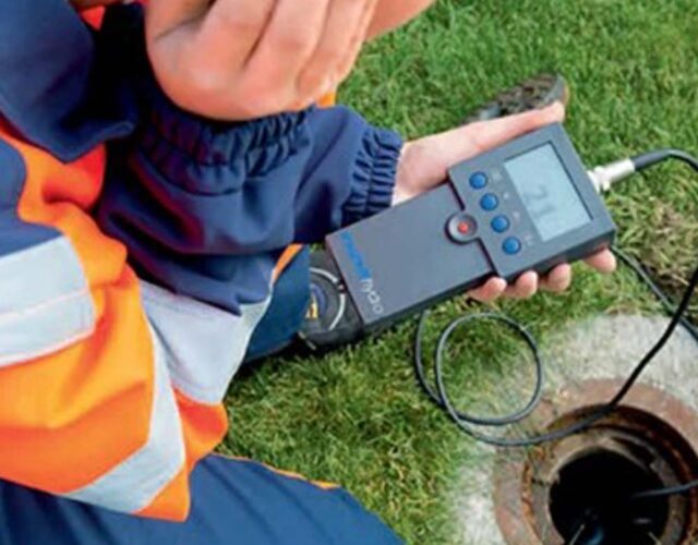 Rei das Desentupidoras em Curitiba PR - Desentupimento de esgoto, pias, ralos, vasos, caixas gordura, Hidrojateamento, Caça Vazamentos