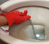 Rei das Desentupidoras em Curitiba PR - Desentupimento de esgoto, pias, ralos, vasos, caixas gordura, Hidrojateamento, Caça Vazamentos